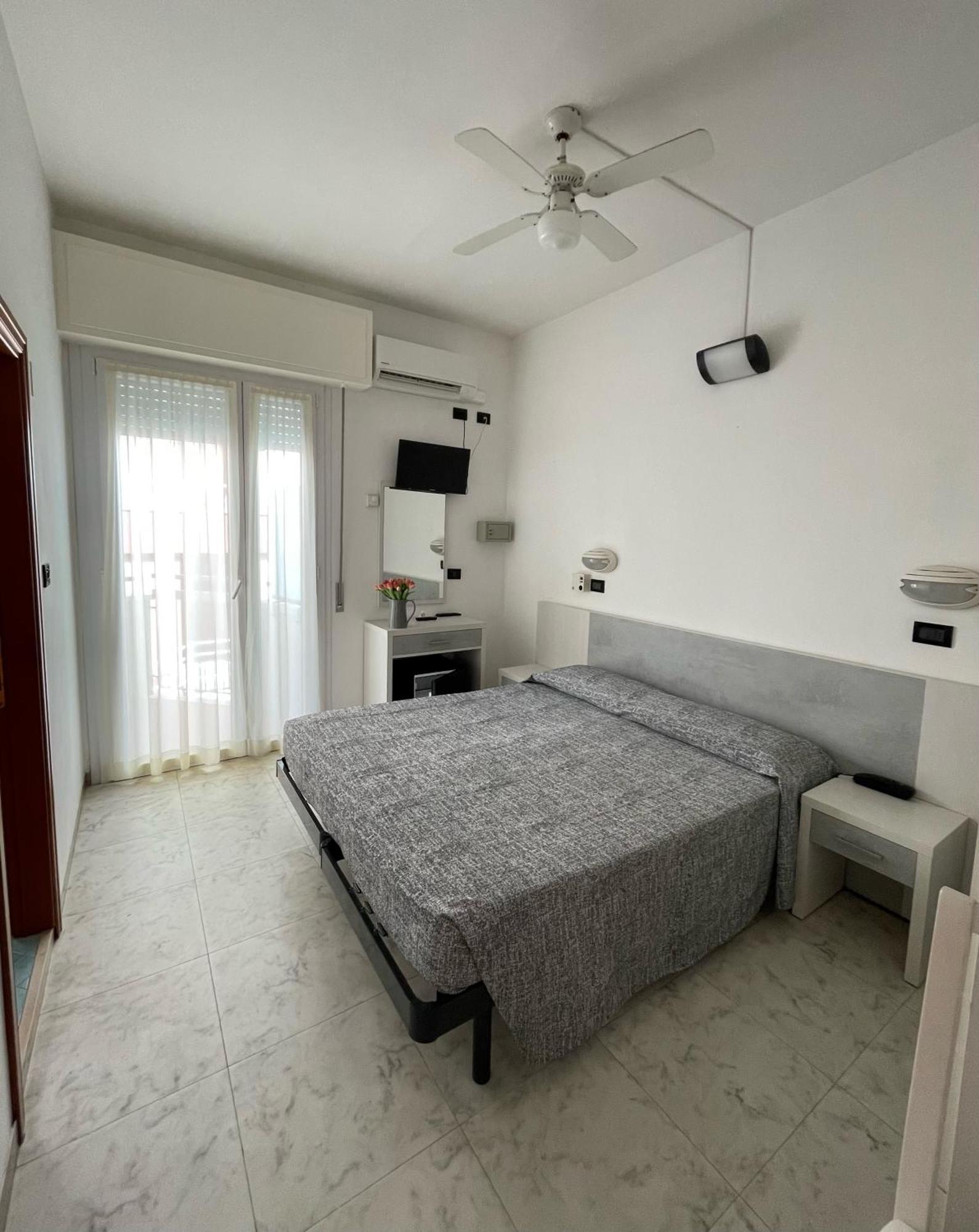 Hotel Haway Rimini Extérieur photo